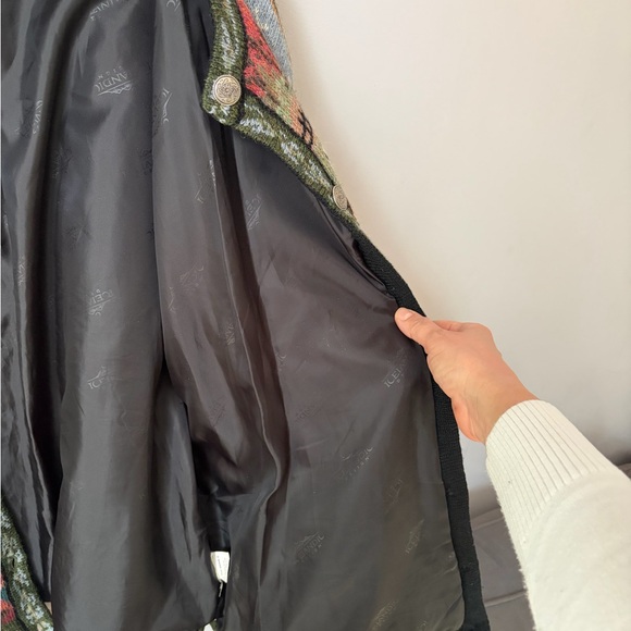 Icelandic Design Wool Cardigan Sweater - Picture 6 of 8